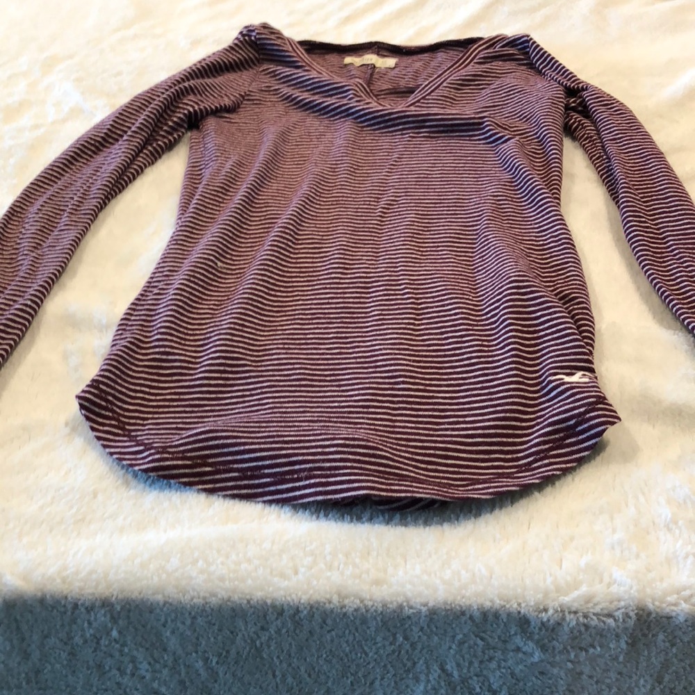 Longsleeved burgundy and white top